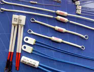 Low melting point alloy type thermal fuse