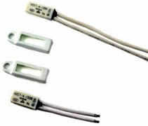 Overheating protection switch for lithium battery