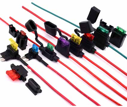 Fuse box wiring harness for blade fuse 