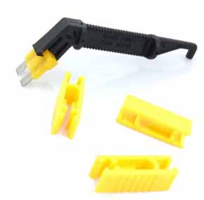 Car fuse removal fixture 