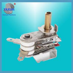 How does the adjustable iron bimetal thermostat work?